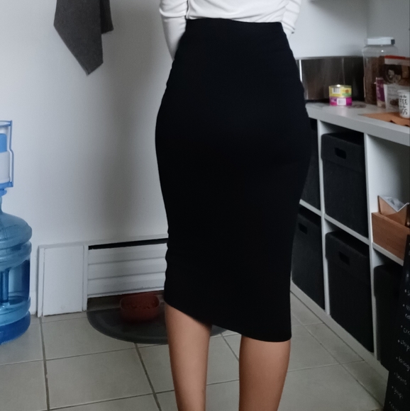 FREE w/$20 Purchase; Black Stretchy Bodycon Midi Skirt, Size Small - Picture 6 of 8